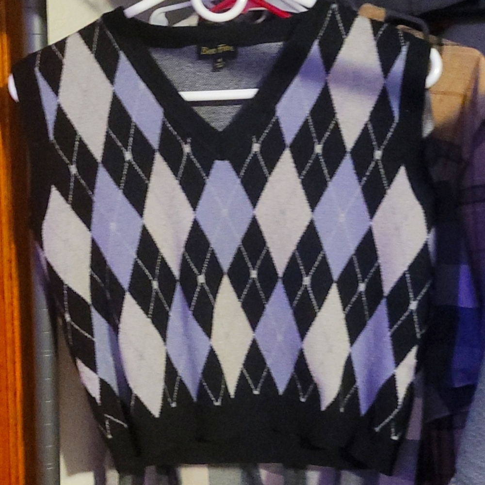 Cropped sweater vest